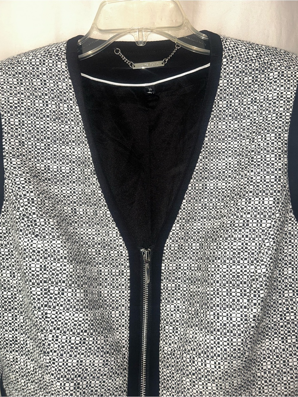 Women's Black & White Fitted Textured Zip-Front Collarless Jacket - Picture 2 of 14